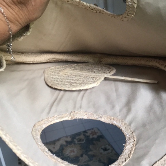 Fancy Large round straw purse . Never used - Picture 2 of 3